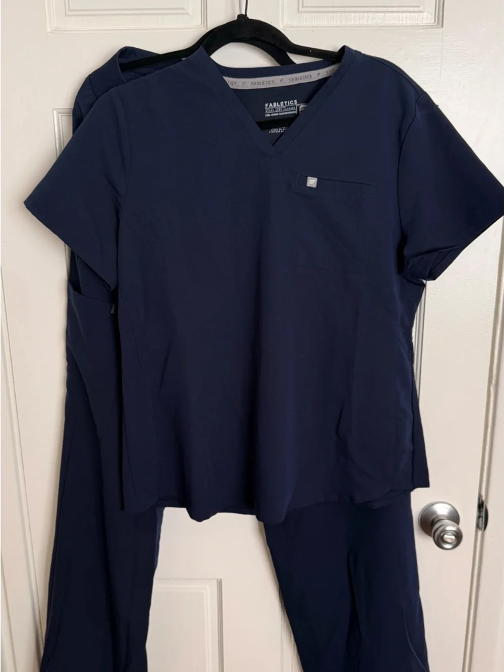 Fabletics Navy V-Neck Scrub Set - Picture 3 of 8